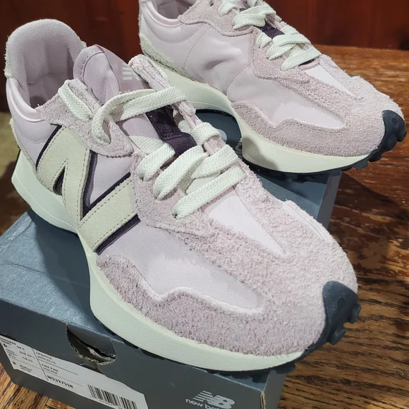 New Balance 327 Mauve and Cream Sneakers - Picture 2 of 5